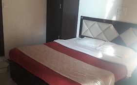 Hotel Lhasa Mcleodganj 3*